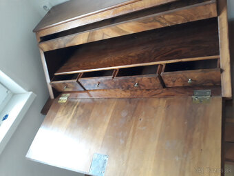 ROZNY NABYTOK  PODAHOVE  HODINY - 5