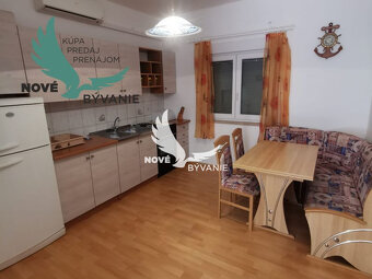 Dom 2x apartmán blízko mora v Chorvátsku na ostrove Vir - 5