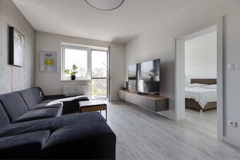 Krásny byt s veľkou obývacou izbou a výhľadom na zeleň - 5