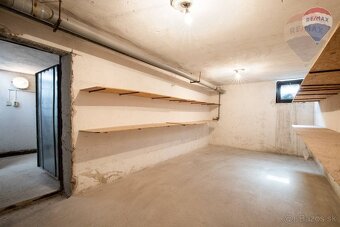 PREDAJ: OBCHODNÝ PRIESTOR, DUNAJSKÁ STREDA - ŠPORTOVÁ ULICA - 5