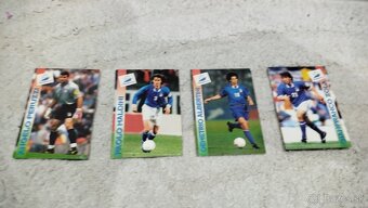 Predám komplet sériu futbalových kartičiek FRANCE 98 - 5