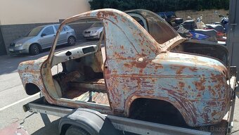 Vľavo. Vespa 400, rok výroby 1958 - 5