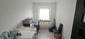 Na predaj 3-izbový byt s loggiou, Partizánske - Šípok - 5