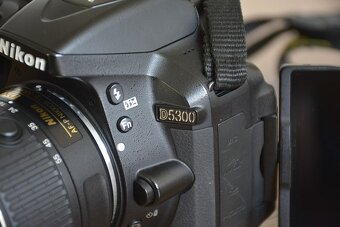 Nikon D5300 wifi - VR objektiv 18 - 55 AF-P + brasna stativ - 5