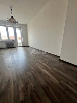 PREDAJ: 3i byt s dvoma balkónmi; 63,6 m2; Zvolen-Centrum; 16 - 5
