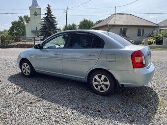 Predám HYUNDAI ACCENT SEDAN 71,3KW Manuál - 5