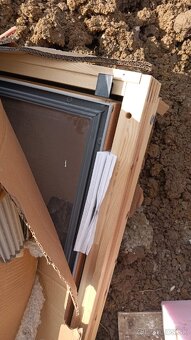Predám strešné okná Velux 94x140 - 5