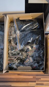 Lego  34,3 kg - 32 000 ks - 5