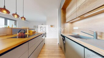 Jedinečný 3 izbový byt 82 m2 + terasa 16,8 m2 + parking v u - 5