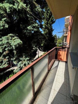 Na predaj priestranný 2-izbový byt, SEVER – 65 m2, balkón - 5