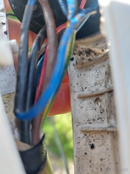 Predám polofunkčnú nabijacku type 2 ccs Feyree 11kw 380v - 5