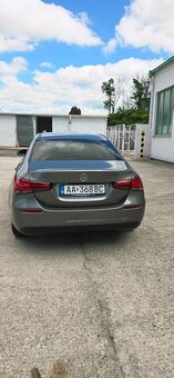 Mercedes-Benz A180D sedan - 5