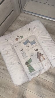 Ikea postielka s prebaľovacím pultom - 5