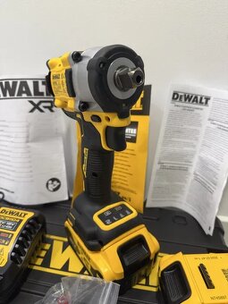 Nová sada Dewalt DCF922P2 - rázový utahovák - 5