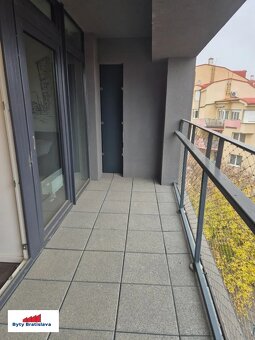 Ponúka na predaj 2-izb. apartmán s terasou, Žilinská, BA I - 5