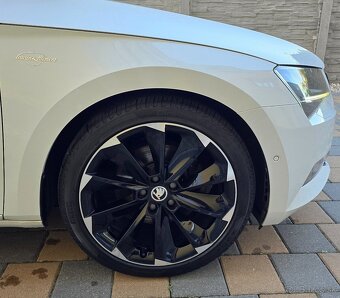 Škoda Superb 1.8 TSI Laurin & Klement - 5