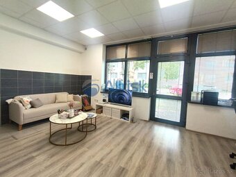 Prenájom obchodného priestoru v samom centre Serede. Voľný o - 5