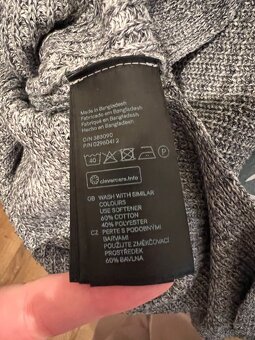 Predĺžený sivý pulover s rozparkami - 5