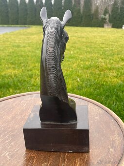 bronzová socha -kôn - 5