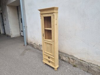 KRÁSNÁ SMRKOVÁ ROHOVÁ VITRÍNA PO RENOVACI - 5