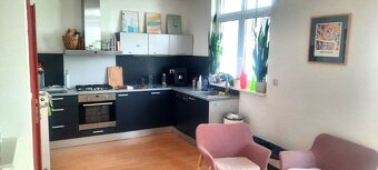 Kancelárske priestory s vysokými stropmi a súkromným dvorom  - 5