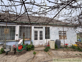 Starší rodinný dom s 20 á pozemkom v Sasinkove na predaj - 5