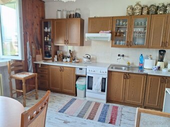 Ponúkame na predaj rodinný dom vhodný aj na podnikanie v Môť - 5