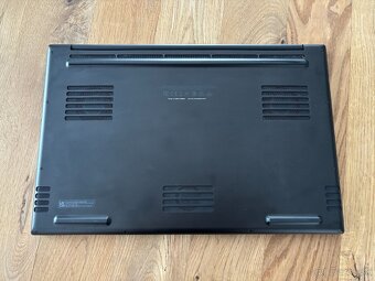 Razer Blade 17 (2022) - 5
