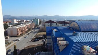SPEKTRUM REALITY- Na PREDAJ garsónka, 23 m2 s loggiou, okres - 5
