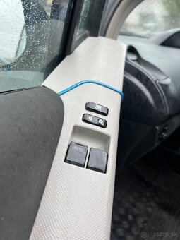 Predám Toyota yaris - 5