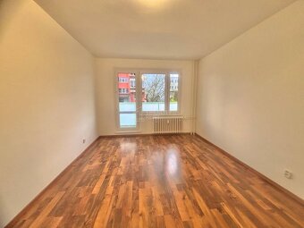 Priestranný, elegantný a slnečný 2+1 byt v top lokalite Čadc - 5