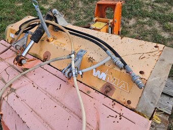 Zametacia kefa so zbernou nádobou - 5