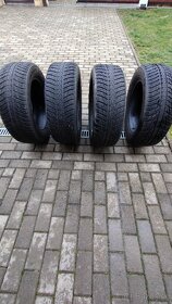 Predám zimné pneu Nokian 225/60r17 - 5