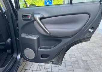 Toyota Rav4 2.0 VVT-i, 4x4 benzín manuál 110 kw - 5