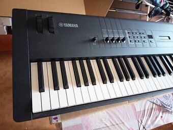 YAMAHA MX 88 - 5