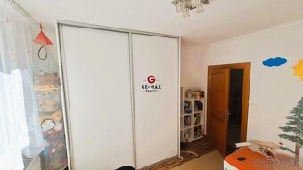 Na predaj priestranný 3-izbový byt – Sídlisko III - 5