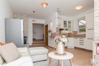 PRÍJEMNÝ 3 IZBOVÝ RD S BAZÉNOM NA BREHU VAJNORSKÝCH JAZIER - 5