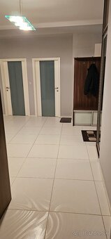 Dvojizbak na nabrezi Bratislavy. - 5