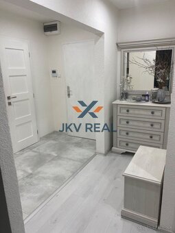 Elegantný 3‑i byt s balkónom a veľkým preskleným výhľadom – - 5