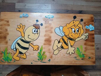 stôl so stoličkami včielka maja - 5