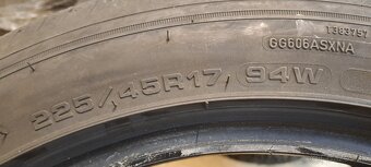 Predám 2ks pekné letné 225/45r17-94W Good Year - 5