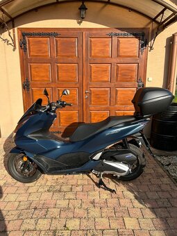 🛵 Honda PCX 125 (r.v. 2023) – 1. majiteľ, len 4 800 km, ako - 5