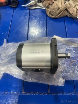 V ponuke rôzne hydraulicke diely - 5