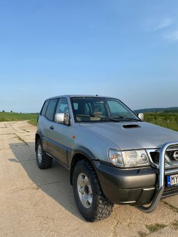 Nissan Terrano 2 - 5