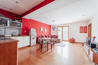 Priestranný 2 izbový byt - s veľkoformátovími oknami - 5