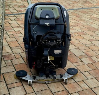 Podlahový čistiaci stroj Nilfisk BA 651 - 5