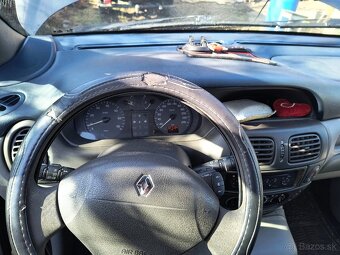 Renault Megane SCENIC - 5