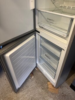 Predám chladničku s mrazničkou Bosch - 5