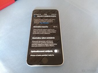 Apple iPhone SE (2020) - 5