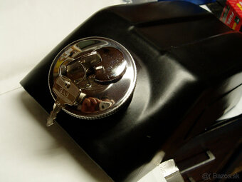 U Z Á V E R - NÁDRŽE - Uzamykatelný - Babetta 210 - - 5